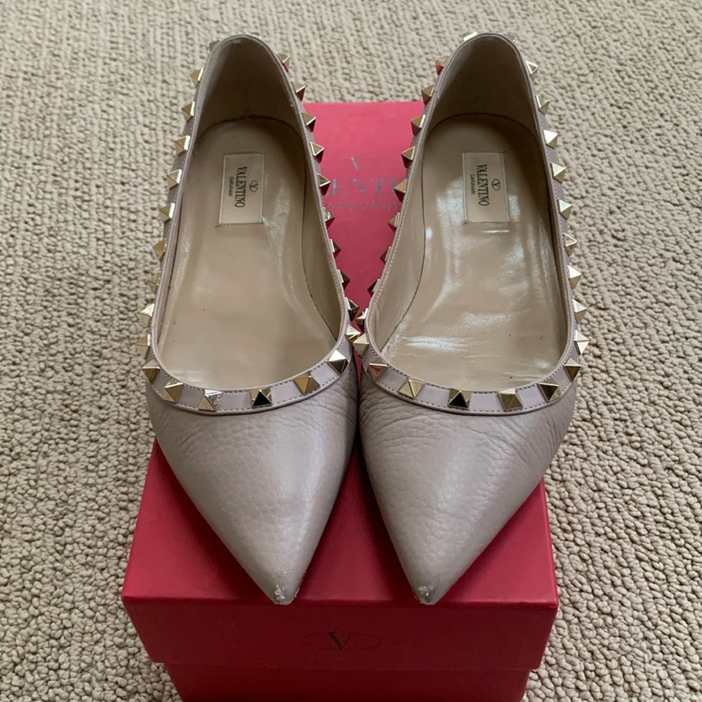 Valentino rockstud flats in the color petal. Size 39 (9)